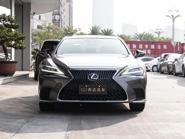 Lexus LS — Фото автомобиля 2