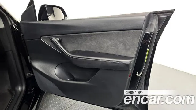 Tesla Model Y — Фото автомобиля 24