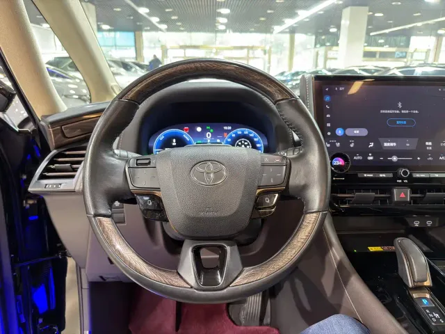 Toyota Alphard — Фото автомобиля 4