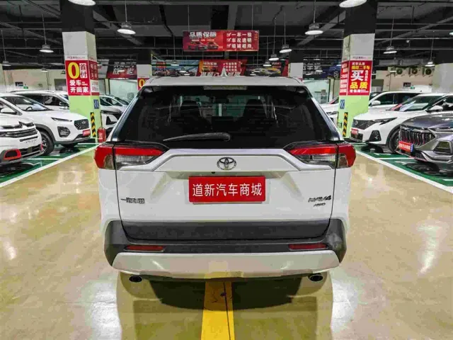 Toyota RAV4 — Фото автомобиля 6