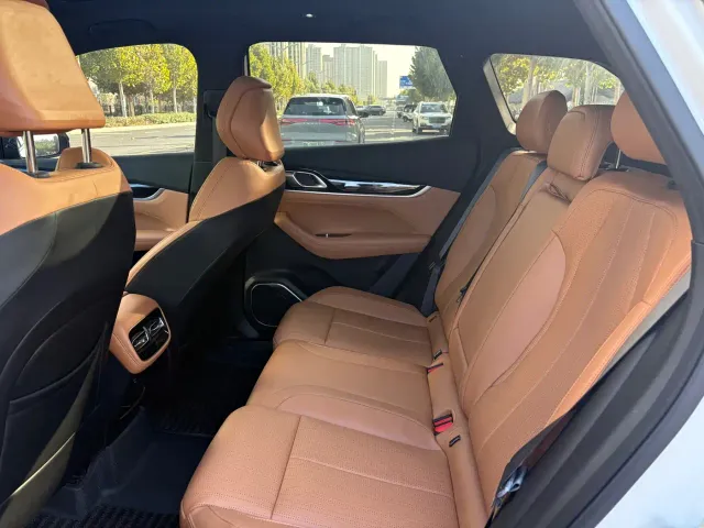 Geely Boyue L — Фото автомобиля 4