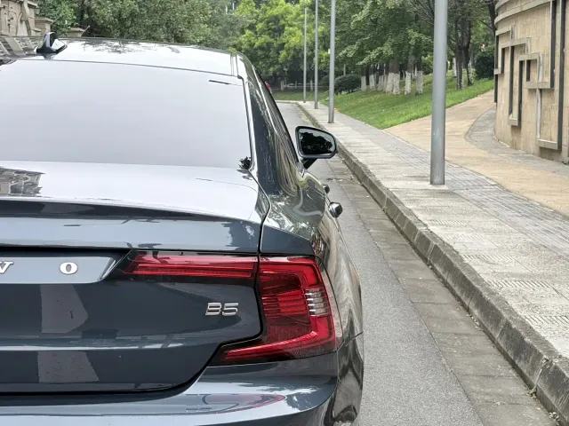 Volvo S90 — Фото автомобиля 9