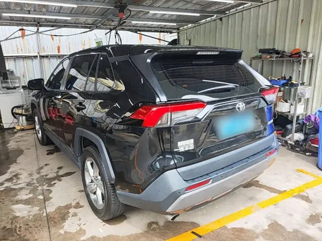 Toyota RAV4 — Фото автомобиля 4
