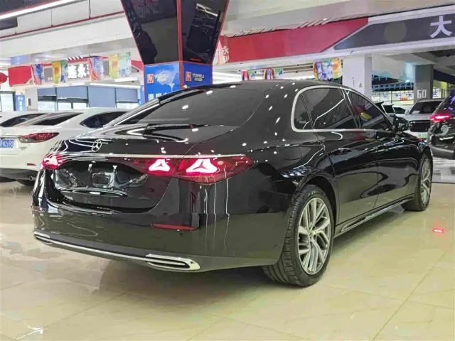 Mercedes-Benz E-Class — Фото автомобиля 4