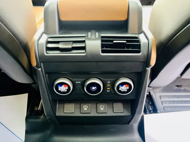 Land Rover Defender — Фото автомобиля 11