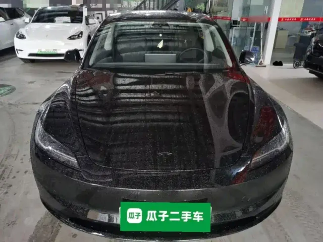 Tesla Model 3 — Фото автомобиля 2