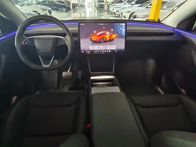 Tesla Model Y — Фото автомобиля 12
