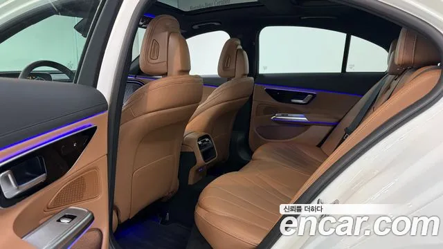 Mercedes-Benz E-Class — Фото автомобиля 12