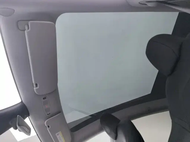 Tesla Model Y — Фото автомобиля 14