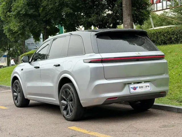 Li Auto L8 — Фото автомобиля 4