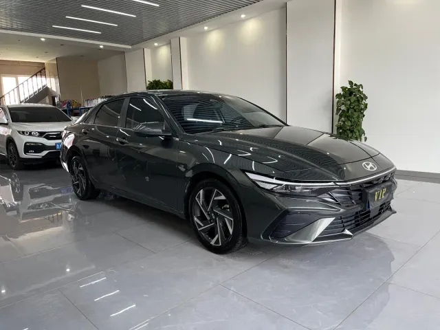 Hyundai Elantra — Фото автомобиля 3