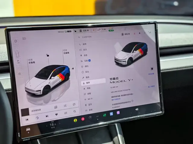 Tesla Model Y — Фото автомобиля 8