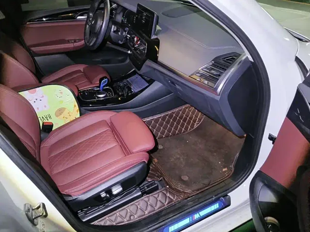 BMW iX3 — Фото автомобиля 13