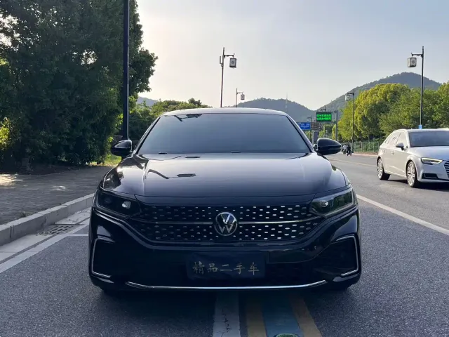 Volkswagen Passat — Фото автомобиля 2