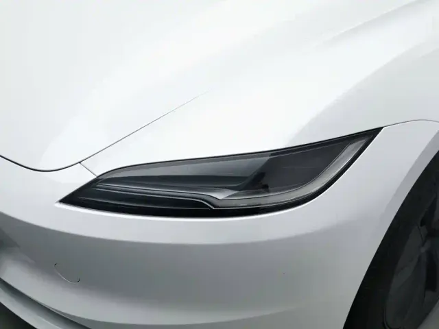 Tesla Model 3 — Фото автомобиля 7