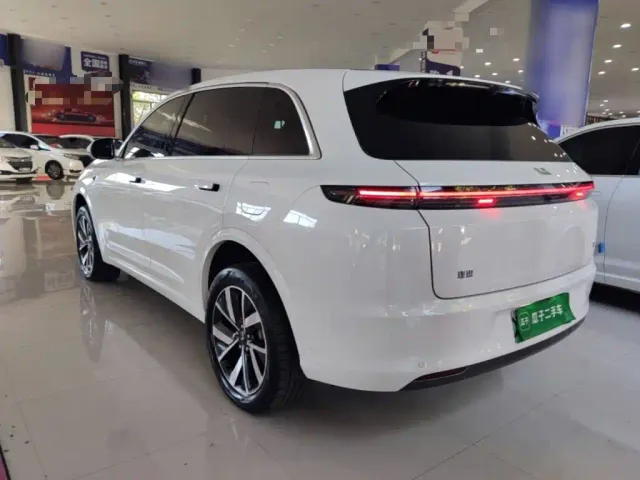 Li Auto L7 — Фото автомобиля 4
