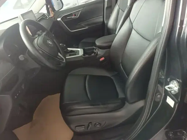 Toyota RAV4 — Фото автомобиля 14