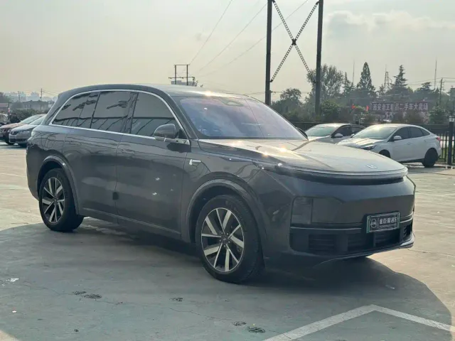 Li Auto L8 — Фото автомобиля 3
