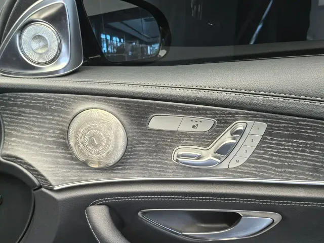 Mercedes-Benz E-Class — Фото автомобиля 11