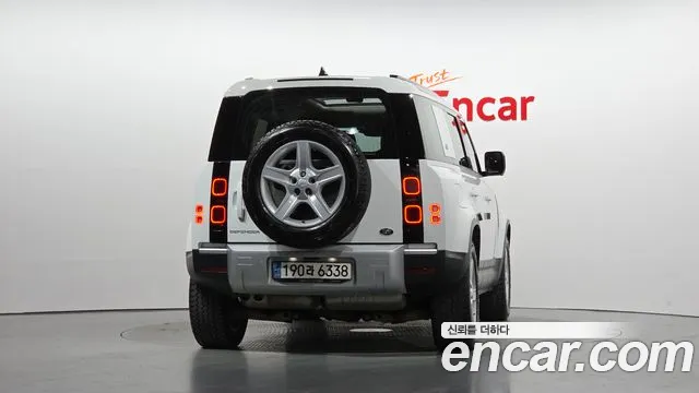 Land Rover Defender — Фото автомобиля 4