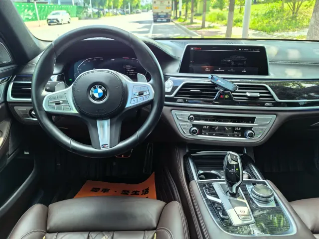 BMW 7 Series — Фото автомобиля 13