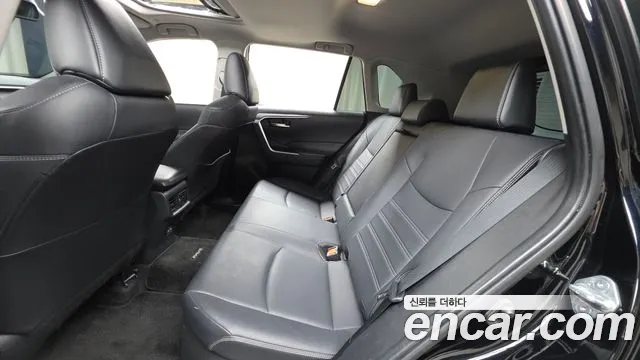 Toyota RAV4 — Фото автомобиля 6