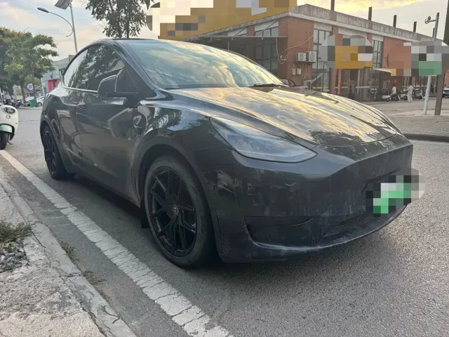 Tesla Model Y — Фото автомобиля 3