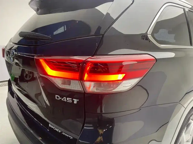 Toyota Highlander — Фото автомобиля 11
