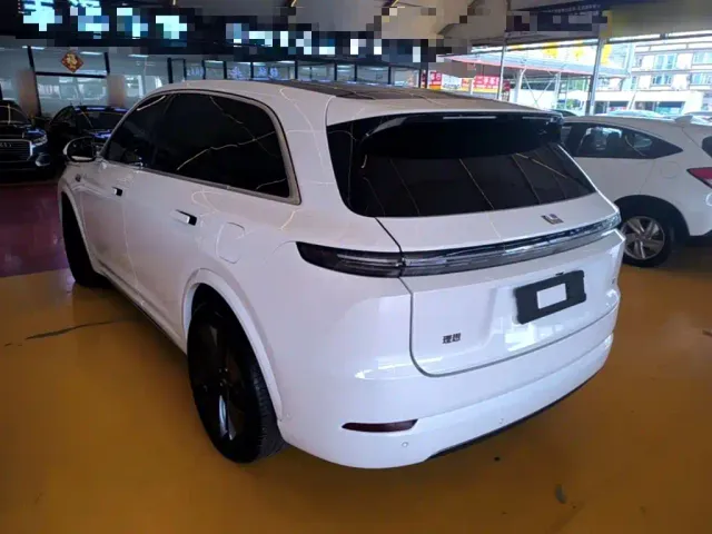 Li Auto L7 — Фото автомобиля 4