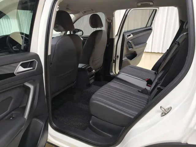 Volkswagen Tiguan L — Фото автомобиля 11
