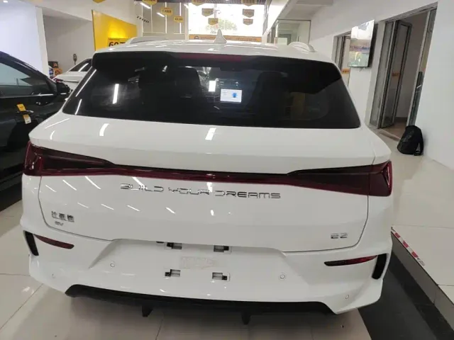 BYD e2 — Фото автомобиля 5