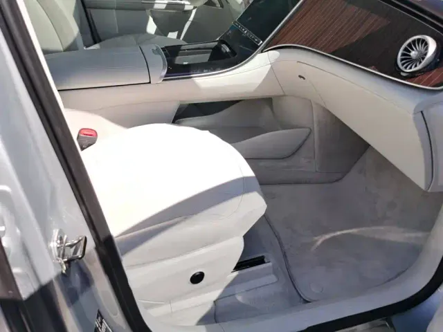 Mercedes-Benz EQE SUV — Фото автомобиля 8