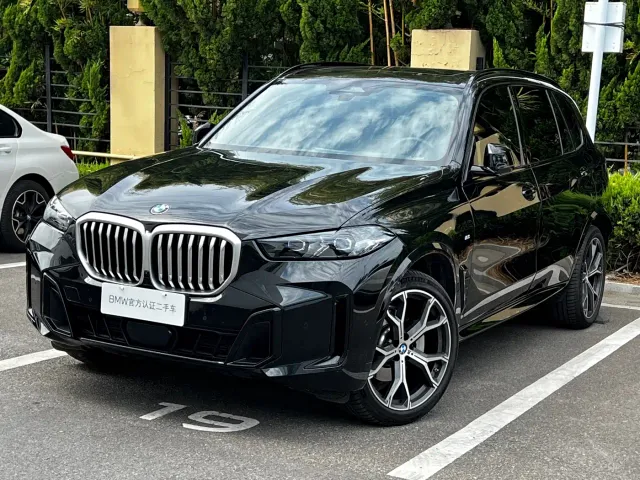 Фотография автомобиля — BMW X5