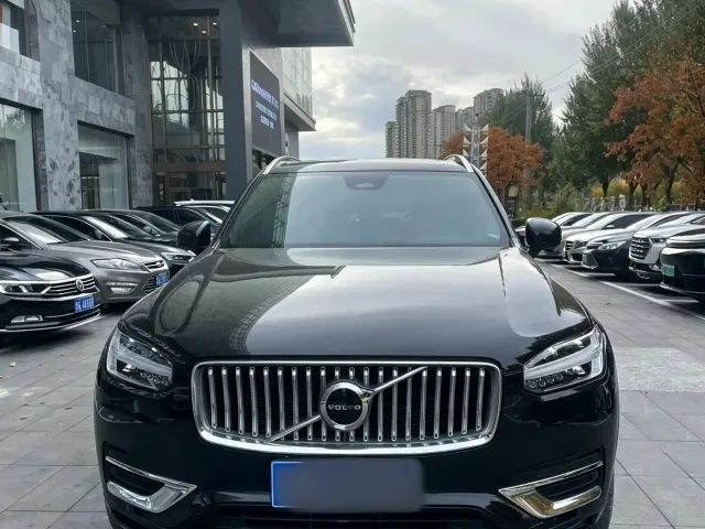Volvo XC90 — Фото автомобиля 2