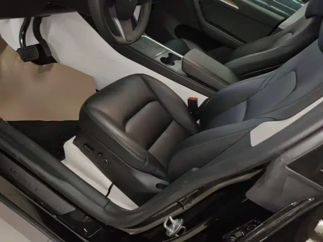 Tesla Model Y — Фото автомобиля 14