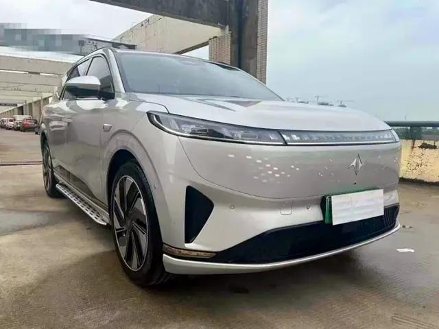Dongfeng Yipai eπ008 2024 210Max Range Extender 6-Seater — Фото автомобиля 2