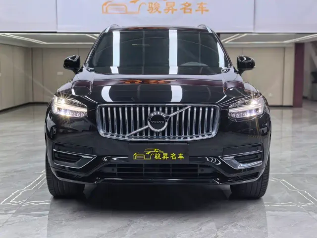 Volvo XC90 — Фото автомобиля 2