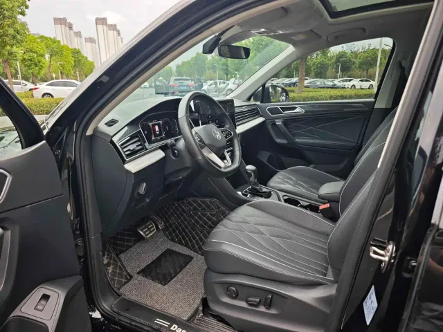 Volkswagen Tiguan L — Фото автомобиля 8