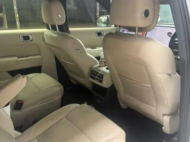 Li Auto L8 — Фото автомобиля 8