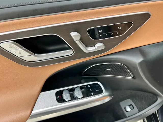 Mercedes-Benz E-Class — Фото автомобиля 17