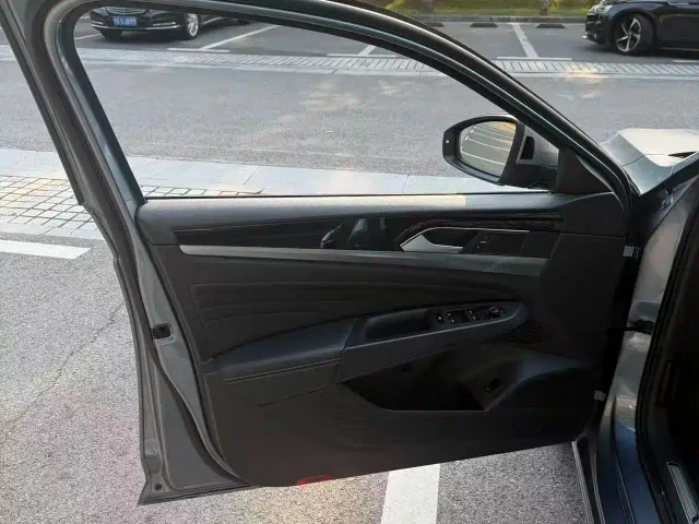 Volkswagen Passat — Фото автомобиля 5