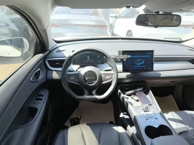 BYD Seal 05 DM-i — Фото автомобиля 10