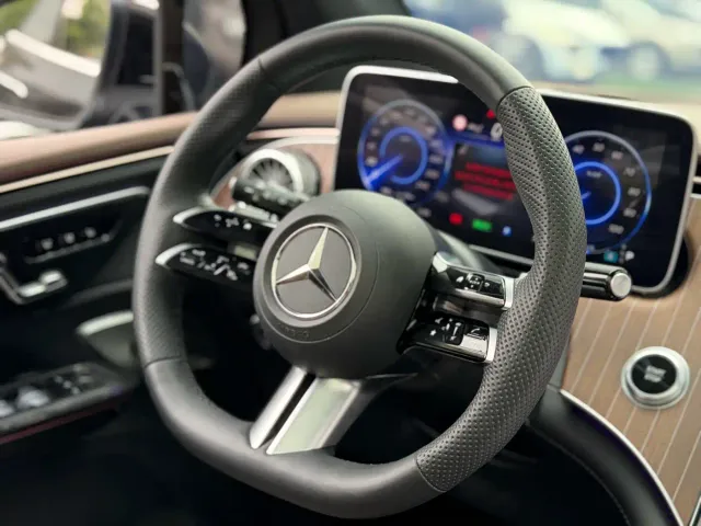 Mercedes-Benz EQE SUV — Фото автомобиля 9