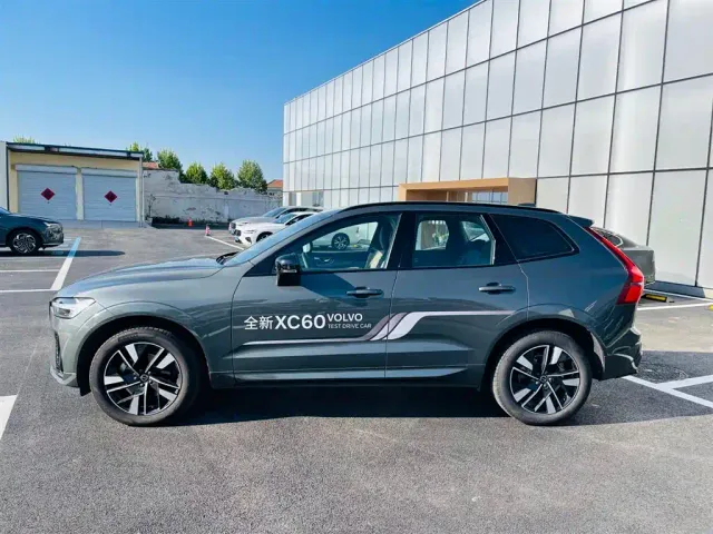 Volvo XC60 — Фото автомобиля 3