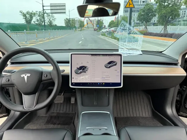 Tesla Model 3 — Фото автомобиля 5