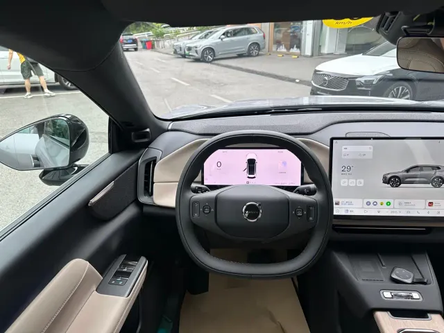 Volvo XC70 Plug-in Hybrid — Фото автомобиля 14