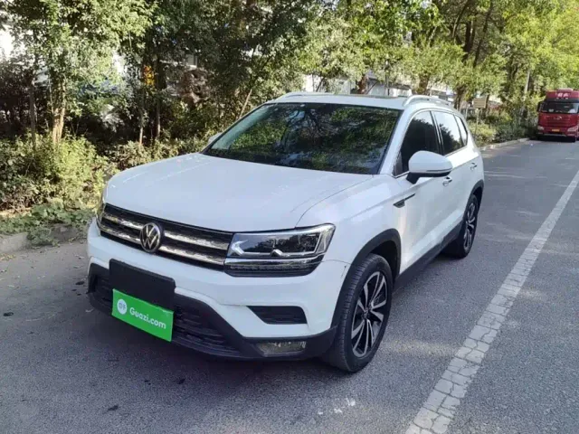 Фотография автомобиля — Volkswagen Tharu