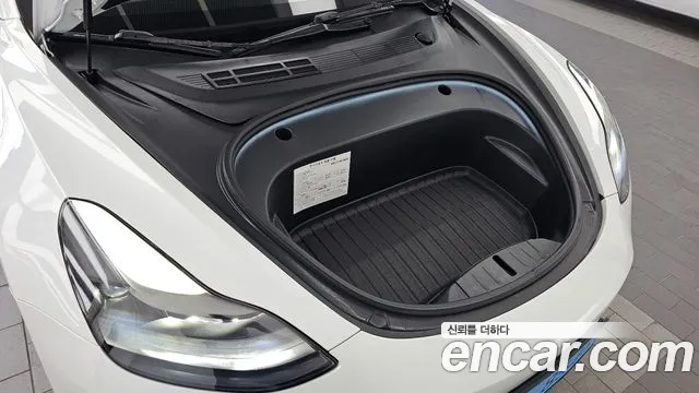 Tesla Model 3 — Фото автомобиля 6