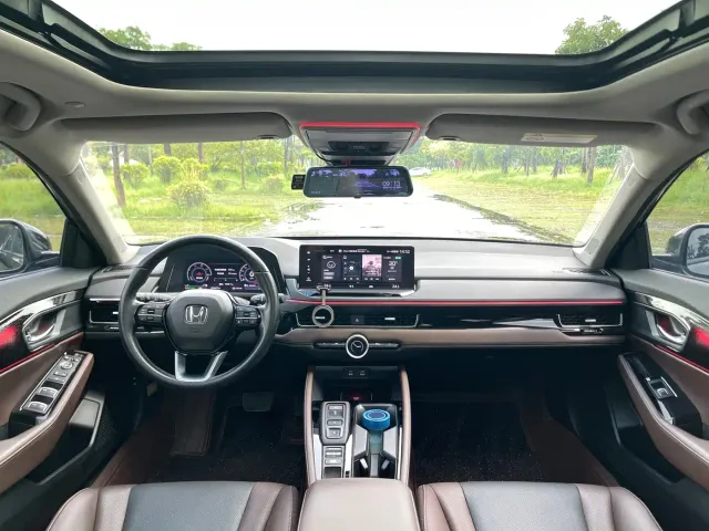 Honda Inspire Hybrid — Фото автомобиля 17