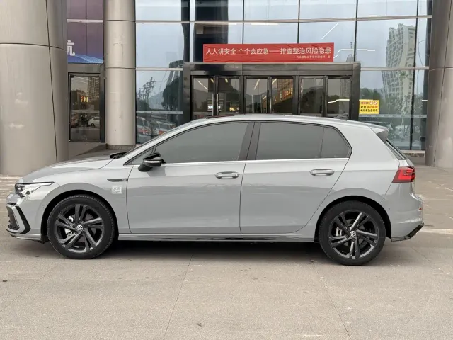 Volkswagen Golf — Фото автомобиля 7